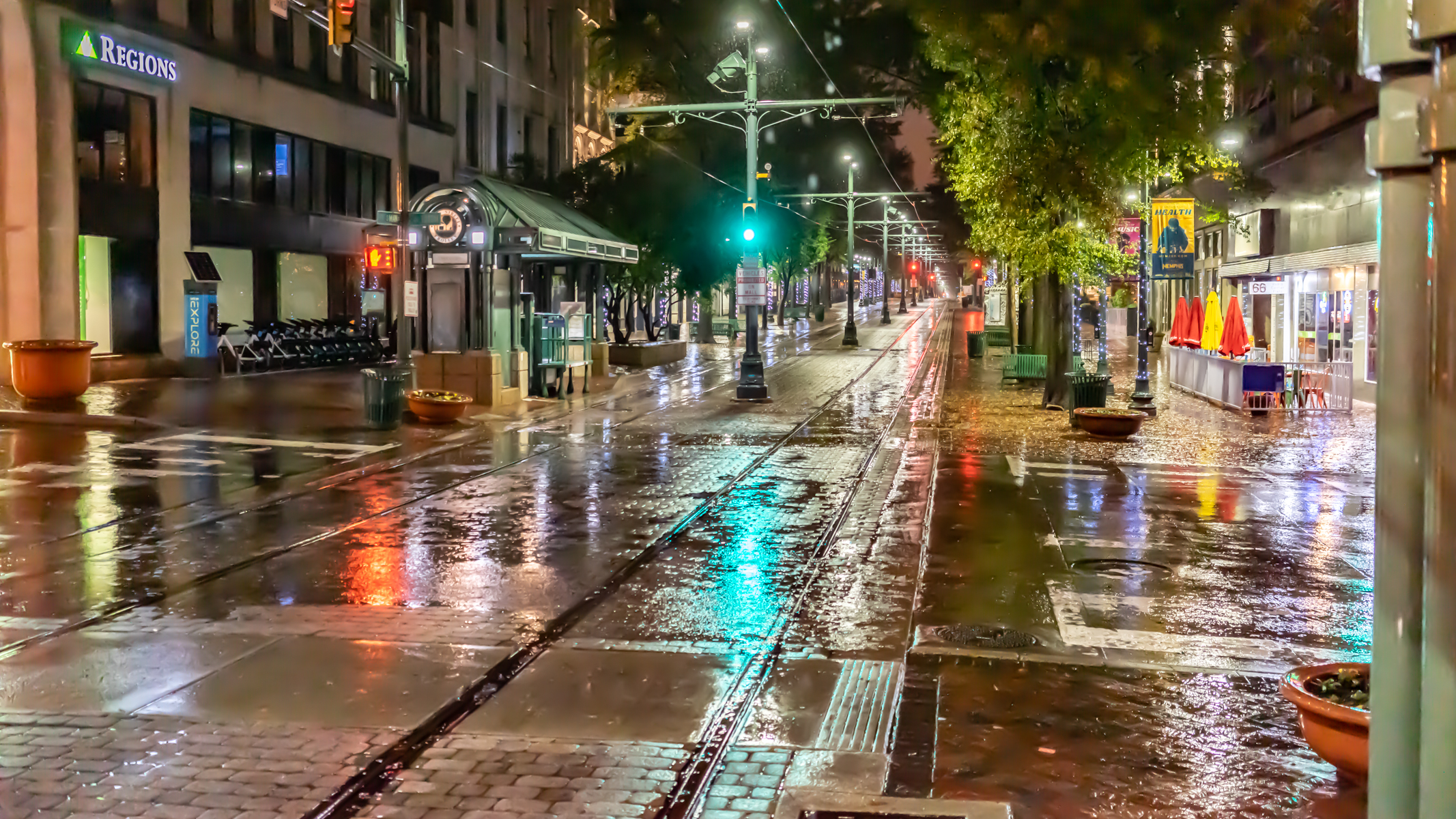 Mainstreet Memphis at night